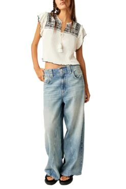 FREE PEOPLE Sarafina Embroidered Tee -Cheap Feminique Finds Store p60336 Z 121120230904132015x3000 1