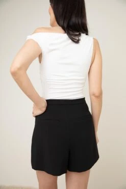 French Connection Mini Skort -Cheap Feminique Finds Store p61851 Z 031820240610012000x3000 1